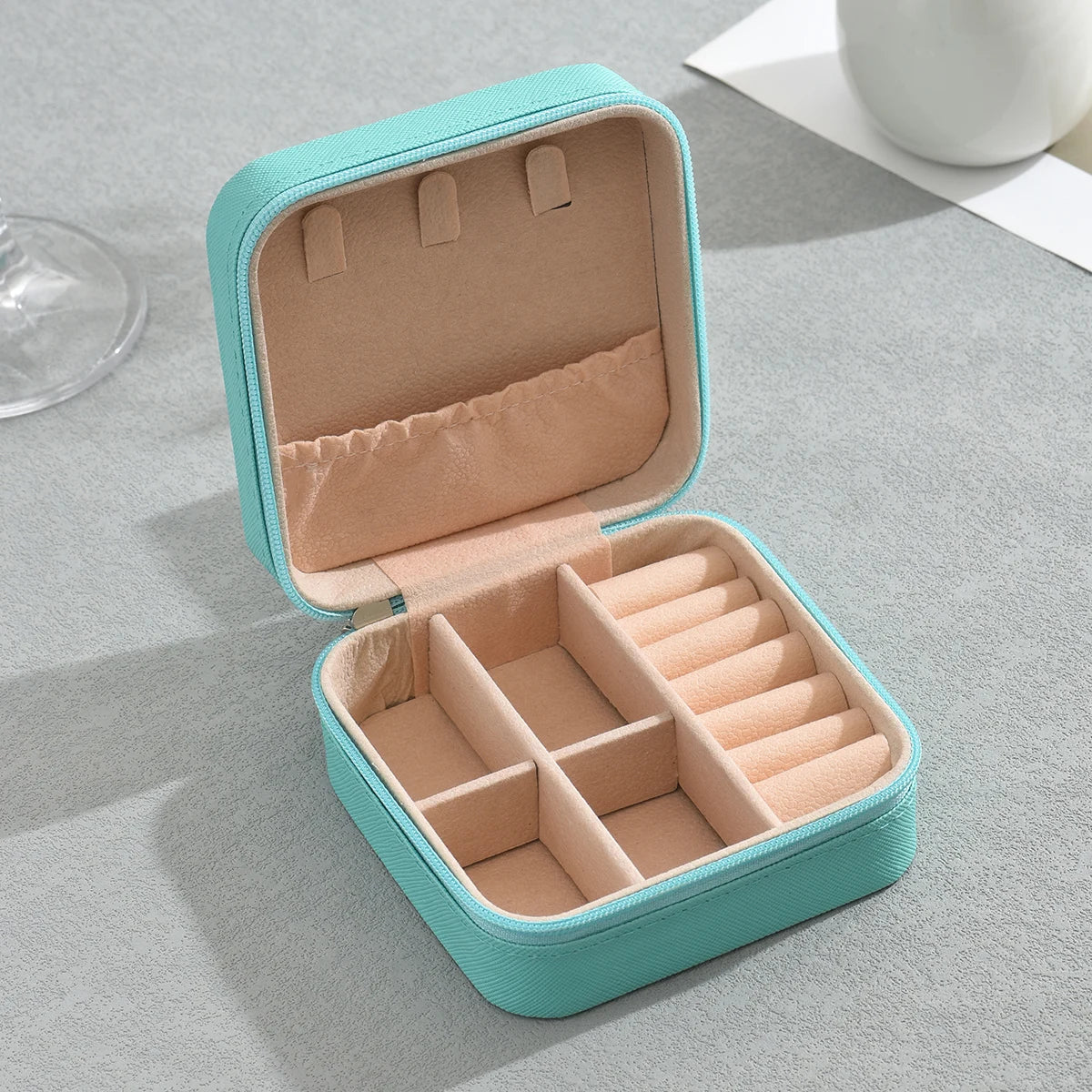 Portable Mini Jewelry Storage Box Travel Organizer Jewelry Case Leather Storage Earrings Necklace Ring Jewelry Organizer Display